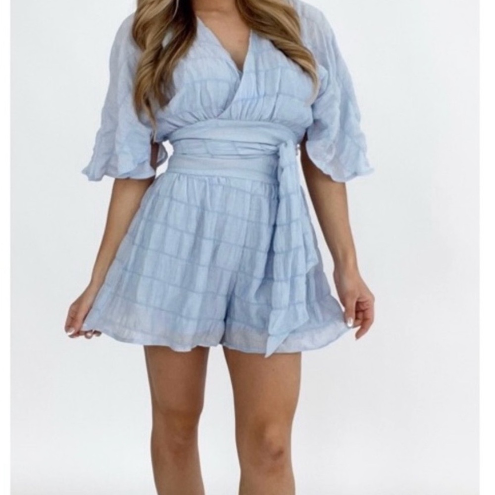 🩷 Lane 201 Boutique Light Blue Romper Flutter Sleeves Size Small Cute Classy